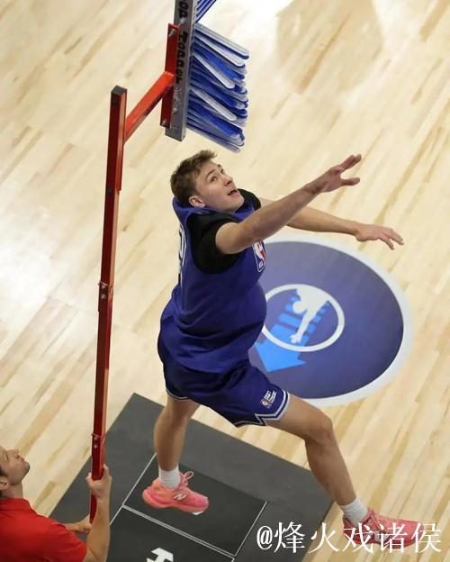 弗拉格身穿深蓝Hesi Low v2,创造生涯新高42分7篮板6助攻 弗拉格身穿深蓝Hesi Low v2,创造生涯新高42分7篮板6助攻